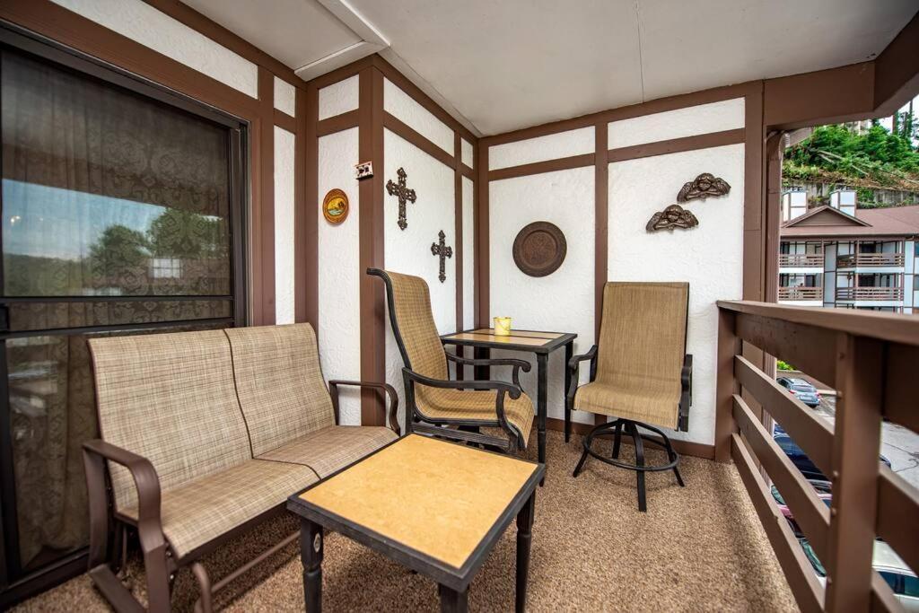City & Mountain View 5 Mins From Downtown ガトリンバーグ エクステリア 写真